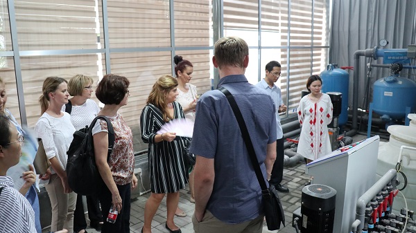 研修班一行在現代農業產業園現場觀摩3