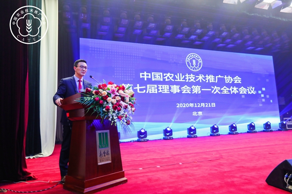 ���ꖸ����L���ֵ��ߌ�������һ��ȫ�w���h